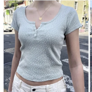 Brandy Melville topp - Brandy Melville topp som endast  är använd vid ett tillfälle. Supersöt! 🌸