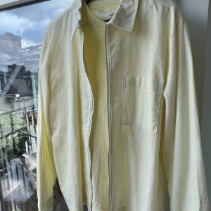 Ljusgult set  - Jättefint set i en ljusgul färg. 