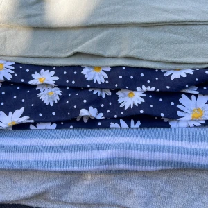 Hårband - Handgjorda hårband gjort på återvunnet tyg. Går o köpa vid våra försäljningar (se plats på instagram som finns i vår bio). Men man kan även hämta upp. Skriv vid mer info eller frågor!