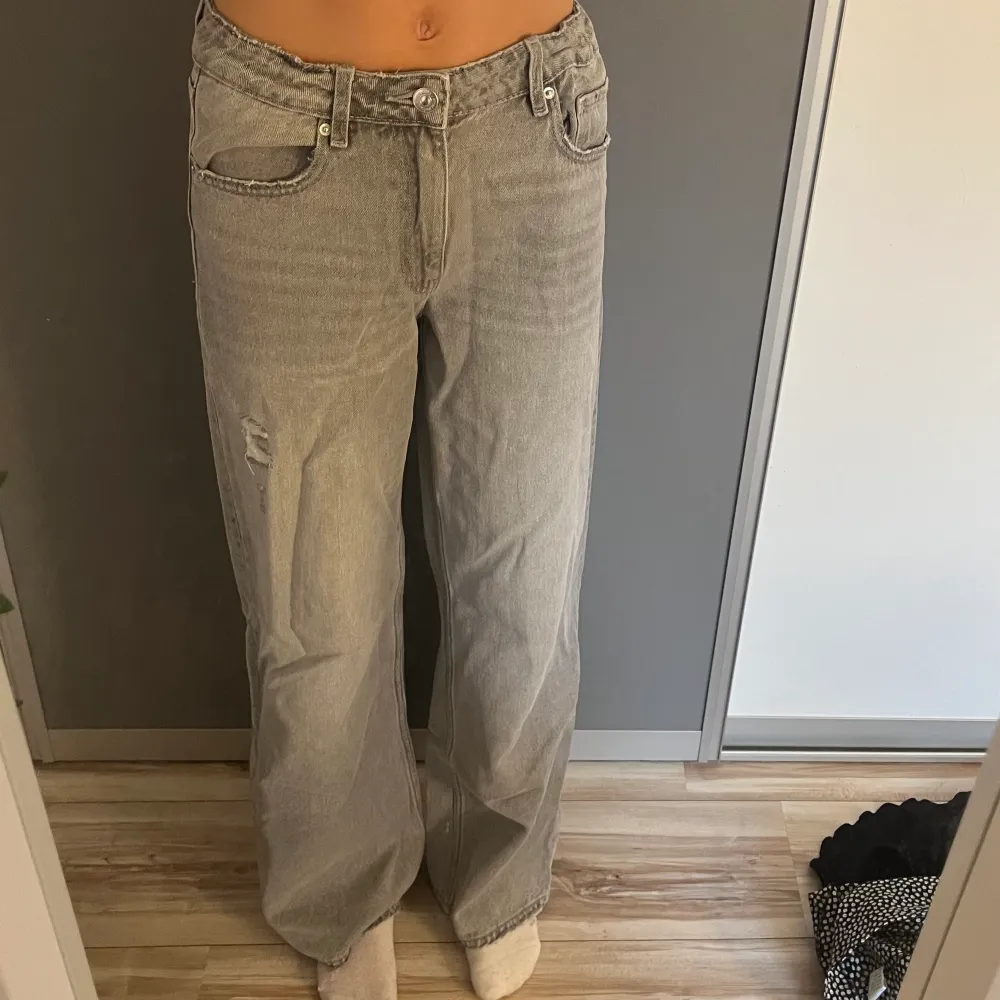 Mid Waist jeans från Gina tricot. . Jeans & Byxor.