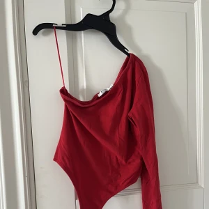 Röd body - Supersnygg!!!