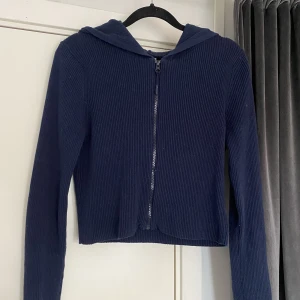 Croppad, ribbad hoodie - Skriv privat vid fler frågor!😊