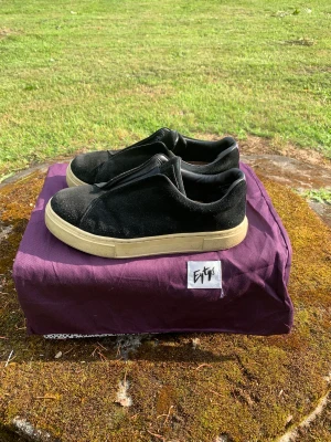 Eytys Doja Tumbled - Säljer nu dessa Eytys för ett bra pris! Skorna är storlek 42 med sitter som 43/43,5. Kom dm för frågor eller liknande. Box och dustbag medföljer:) Finns några flaws! Kom dm för bilder. 