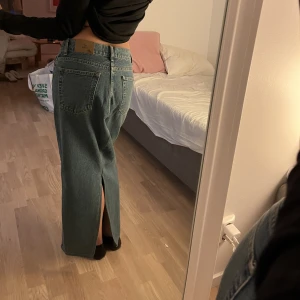 Långkjol  - Jeanskjol som jag sytt själv från ett bar jeans!