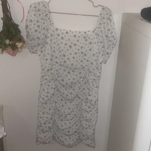 Klänning  - Figursydd Klänning från Shein 