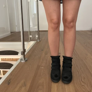 Skor - Så coola liknande isabel marant skor⭐️ Storlek 38 men passar en 37 också!