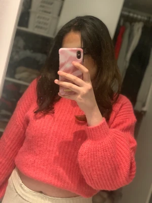 Rosa fin stickad tröja  - Gillar modellen men jag tycker att färgen inte passar mig 