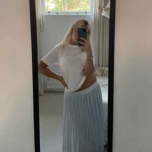 Ljusblå långkjol - Super fin ljusblå långkjol, som passar perfekt till sommaren🩵🩵🩵