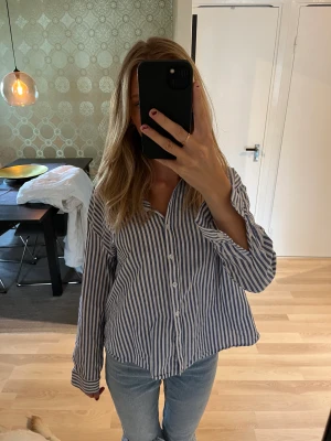 Skjorta - Sparsamt använd 