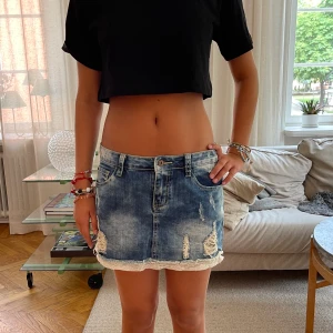 Kjol - Säljer denna jätte snygga spets kjol😜😜