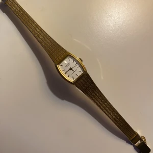 Vintage Damklocka - ORIENT Japansk vintage damklocka. Batteriet är dött men den ser fortfarande bra ut!