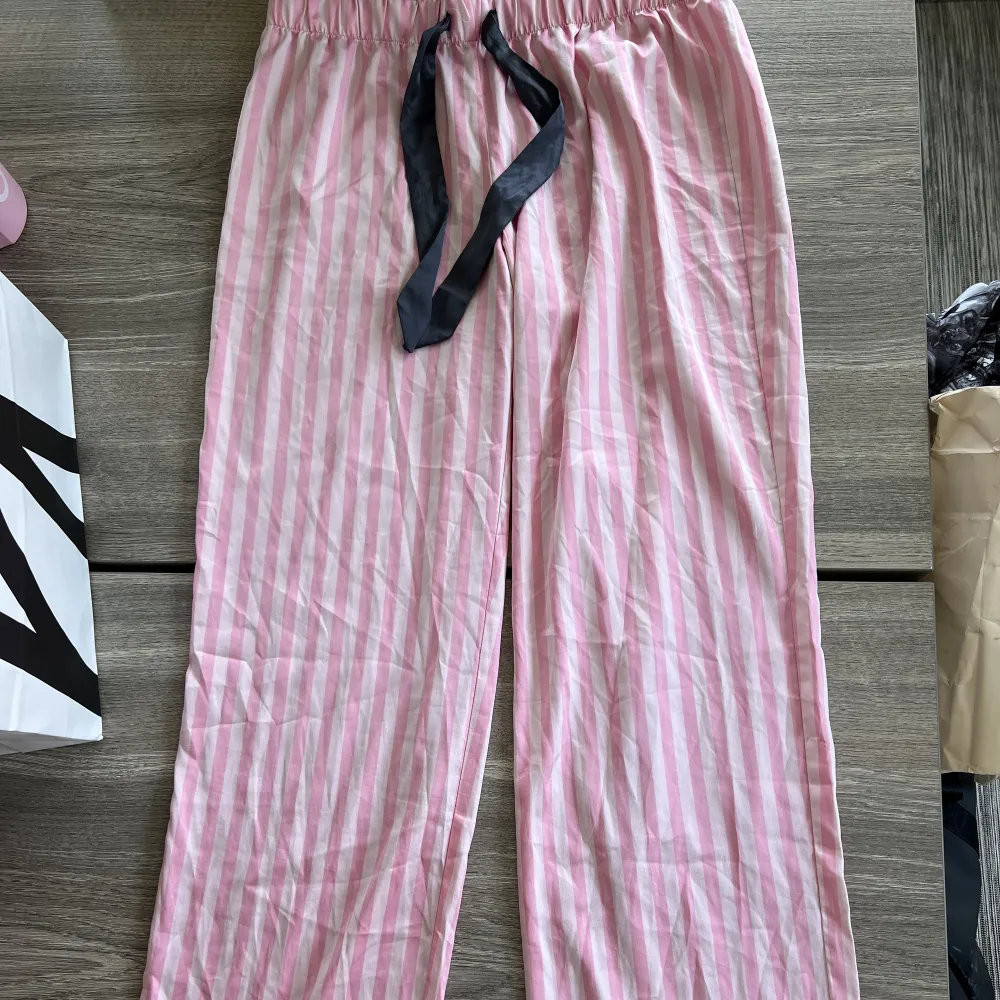 Pyjamas från Victorias Secret i stl S, superfint skick.. Övrigt.