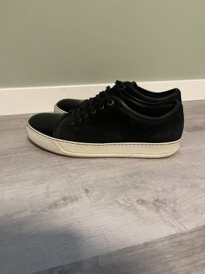 Lanvin skor - Passar 42-43 Ny pris 4000kr Mitt pris 1900 Feta till sommarn