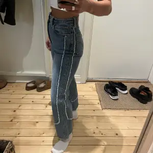 Ankellånga jeans från Levis i storlek 27. Små i storleken! 