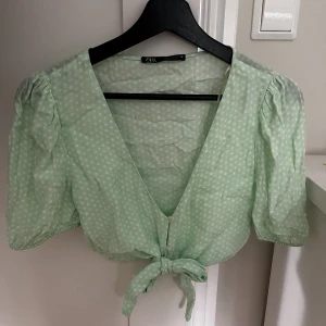 Topp - Superfin somrig topp från zara strl S/36  Aldrig använd