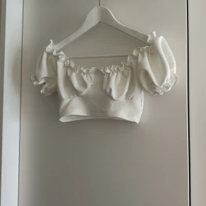 Off shoulder topp från Nelly  - Storlek 34