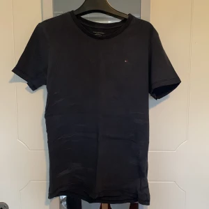 Tommy hilfiger t-shirt - Tommy hilfiger t-shirt  Storlek: 152/164  Skick:7 av 10