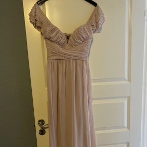 Balklänning  - Bara testat är i gott skick storlek 36