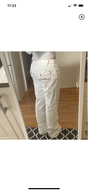 Lågmidjade jeans - Lågmidjade jeans från esprit i storlek 42 men skulle säga att de passar 38-40! Så snygga detaljer på bakfickorna❤️‍🔥