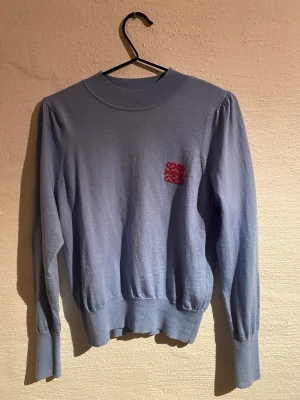 Tröja  - En superfin blå tröja som är fin till våren! 