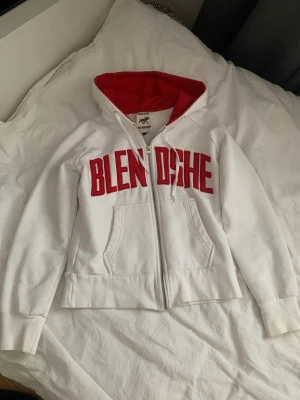 Hoodie  - En zipup hoodi inte jätte använd den och inga skador eller fläckar i storlek M men s också.