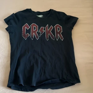T-shirt - Vanlig lite rock tema på t-shirt. Använt några ggr