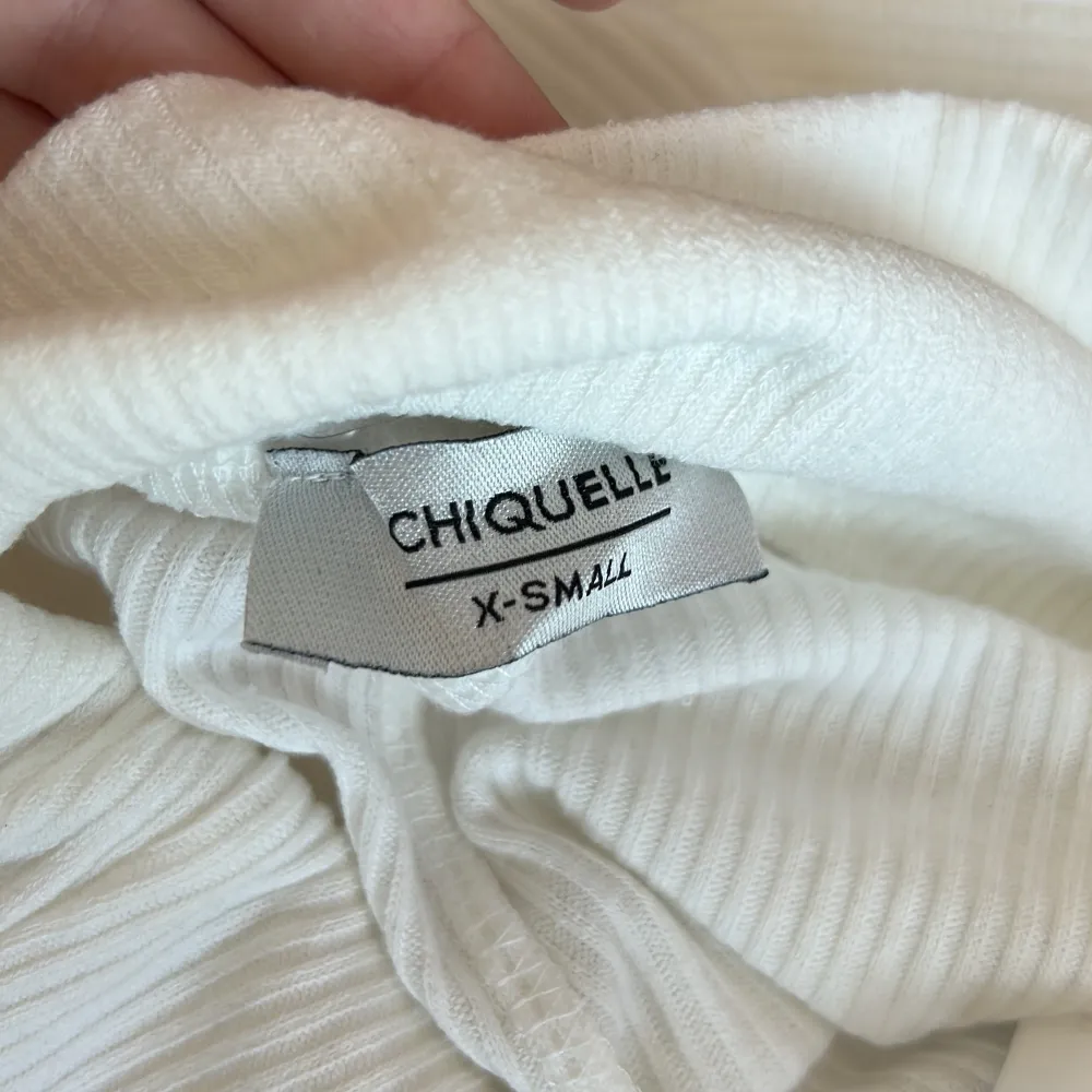 Ribbade vita uoga pants i ett otroligt mjuk material från chiquelle. Helt nya men lappen borttagen. Aldrig använda och aldrig tvättade, endast testade. Jeans & Byxor.
