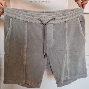 Shorts från Zara.