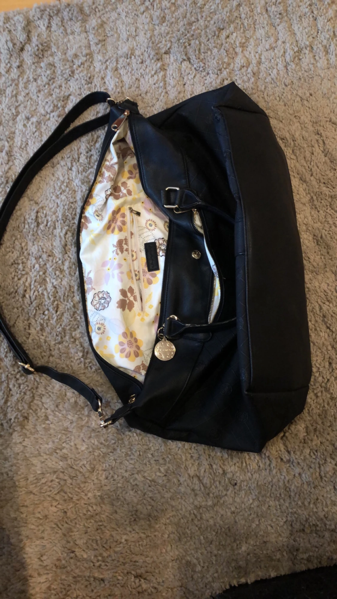 Rymlig bag med blommigt innertyg - 90