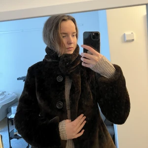 Päls från vila  - Cool päls från Vila! Osäker på om jag ska sälja, buda i kommentarerna. 🥰 