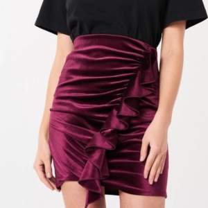 Fin kjol från gina! Färgen är mer som bilden på modellen!