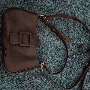 Axelremsväska - Helt ny