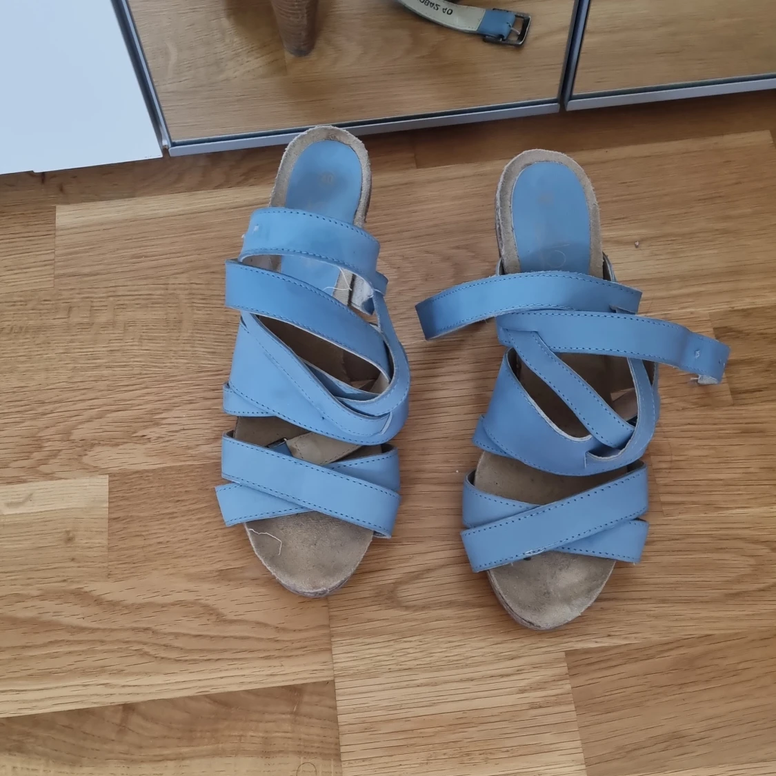 Snygga sandalskor i mocka band - 91
