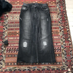baggye jeans - längd: 100cm midja: 44cm benöppning: 29cm