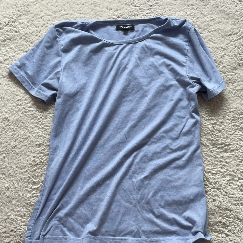  Den är i storlek XL men är som M. T-shirts.