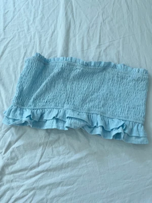 Top - Blå top från SHEIN väldigt fin men känner mig inte bekväm i sånna toppar men den kommer vara jätte fin på nån annan❤️👌🏼