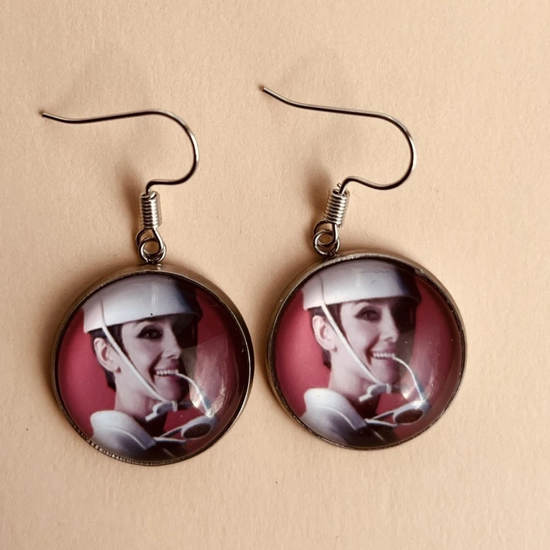 Audrey Hepburn örhängen 💕