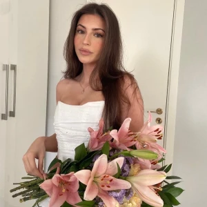 Vit sommar corset/top  - En super vacker top/corset från Zara som jag tyvärr inte längre får användning av & skulle vilja sälja.   Passar perfekt inför vår & sommar🤍
