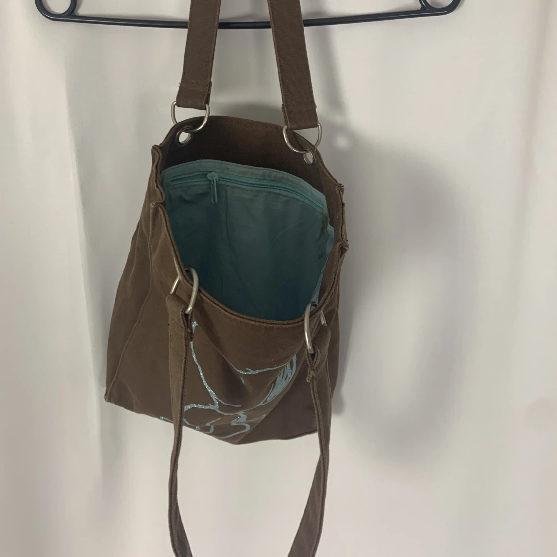 Axelväska med snobben-motiv - 90