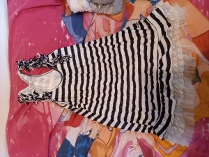 Klänning - Jättefin sällan använd lite nopprig men annas i fint skick katt finns I hemmet men rollar av innan jag skickar. 