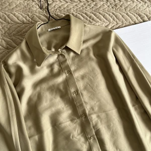 Blus från Wera - Blus från Wera, aldrig använd, lite skimmer i färgen, mysigt material. storlek 38