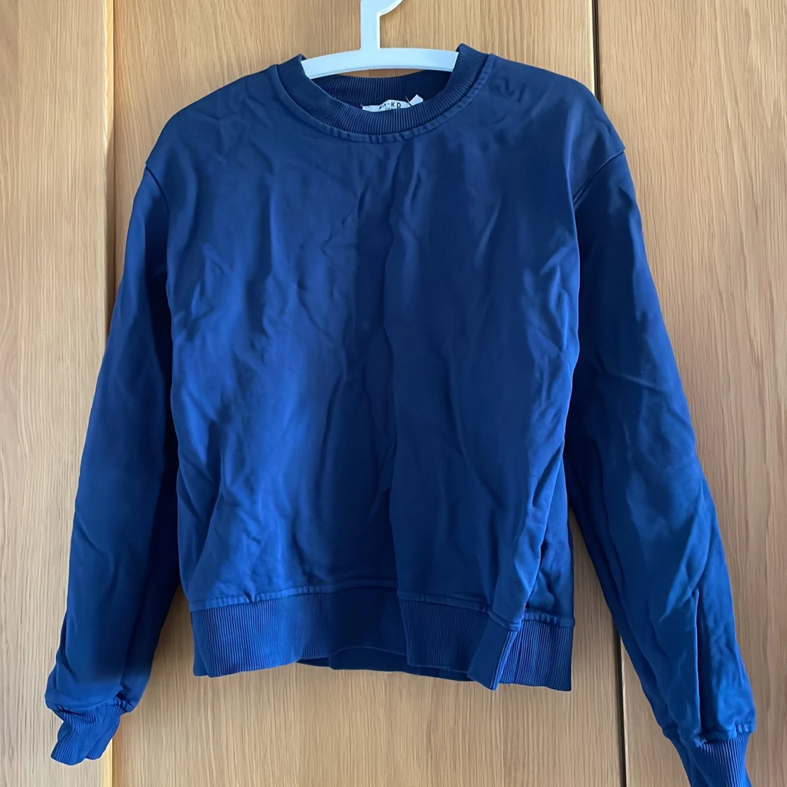 Marinblå collagetröja 