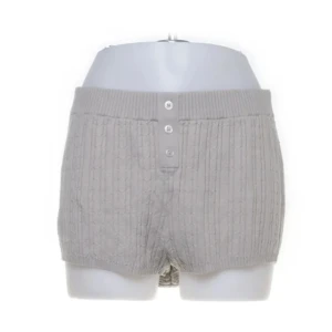 Stickade shorts - Superfina stickade shorts som tyvärr är förstora! Aldrig använda! 💐