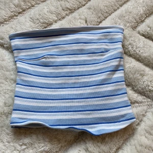 Tubtopp  - En jättefin tubtopp 💕säljer nu eftersom att den e för liten 💕 priset kan diskuteras 💕