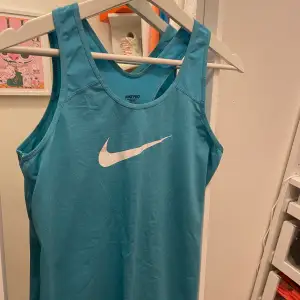 Blått nike linne