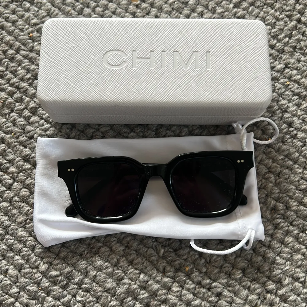 Chimi 04 black i perfekt skick köpt för bara några veckor sedan. Accessoarer.