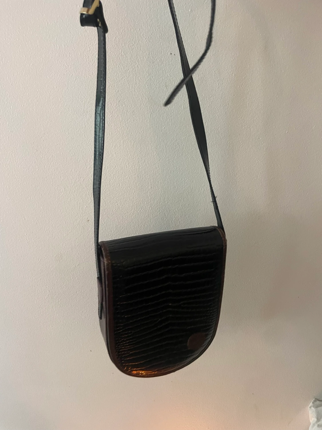 Svartbrun axelremsväska  - 90