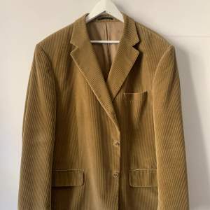 Manchester beige blazer from Gant Size L/XL which I used as an oversize fit 