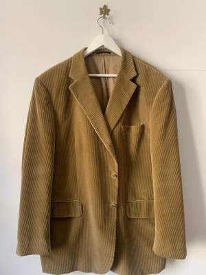 Manchester beige blazer from Gant Size L/XL which I used as an oversize fit 