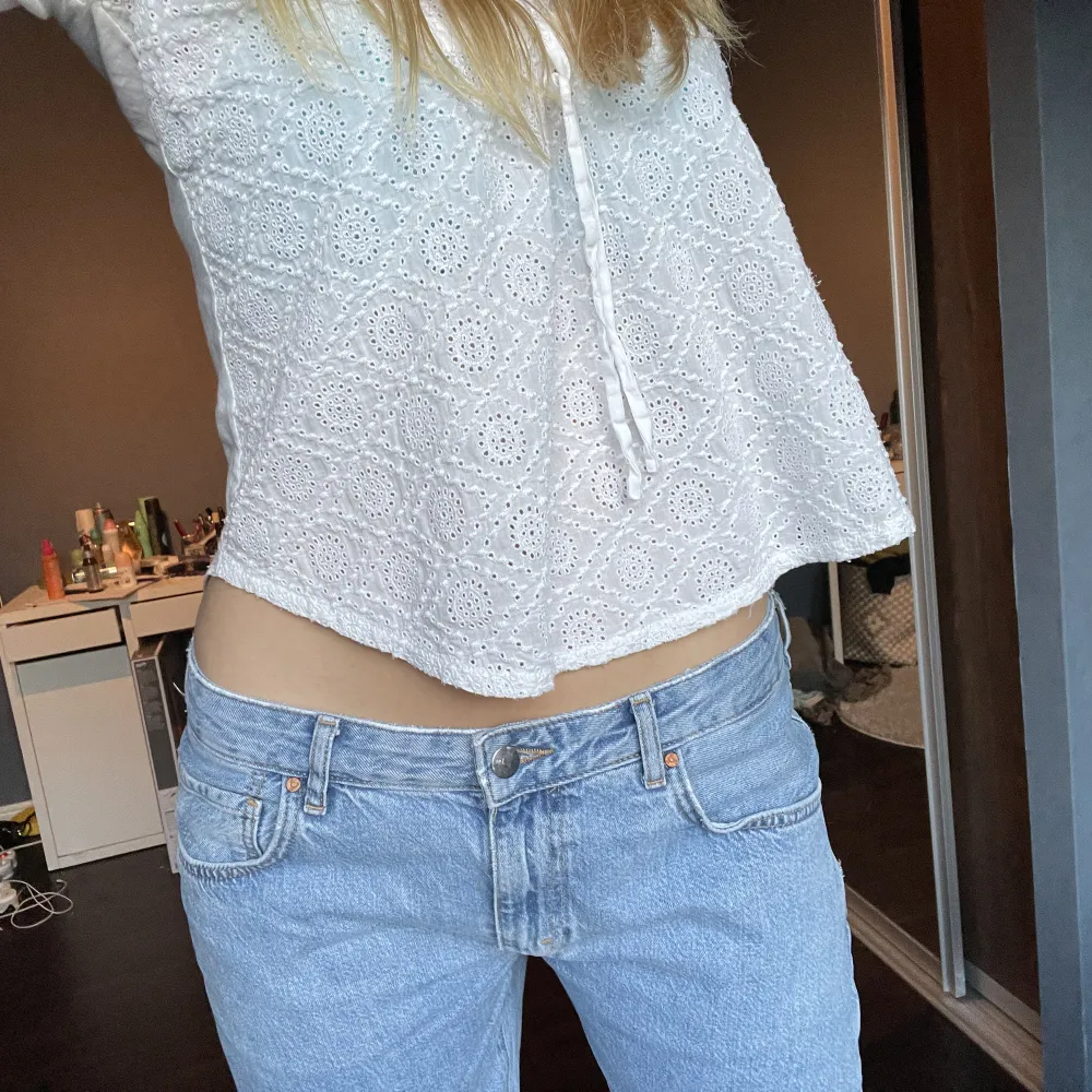 Lågmidjade straight jeans från bikbok 💕. Jeans & Byxor.